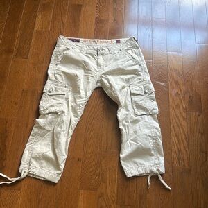 Rock Revival cream cargo capri pants, size 29. Iconic look, very y2k!!